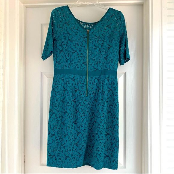 Beautiful teal lace dress with satin lining - Picture 2 of 3
